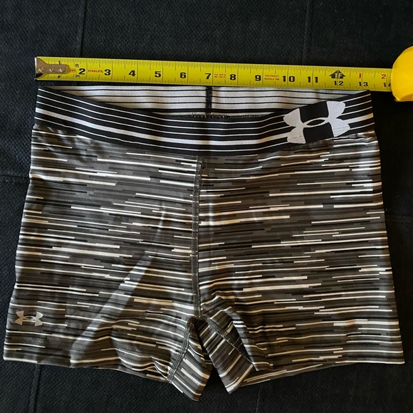 Under Armour bike/workout shorts - Picture 4 of 5